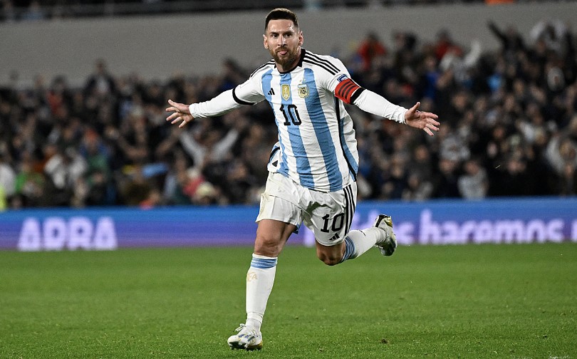 Lionel Messi đã được thay ra khỏi trận đấu với ĐT Ecuador