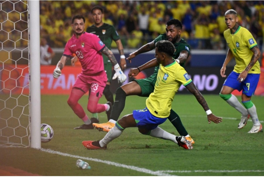 Rodrygo chớp thời cơ quý giá và mang bàn thắng về cho ĐT Brazil